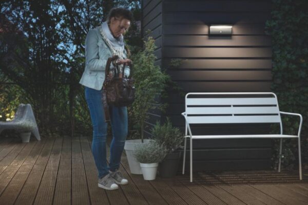 Philips 16484/93/P3 Bustan LED Nástěnné venkovní světlo | Přírodní bílá | 4,5W | Černá