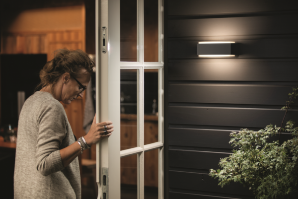 Philips 16487/93/P0 Stratosphere LED Nástěnné venkovní světlo | Teplá bílá | 2x4,5W | Šedá