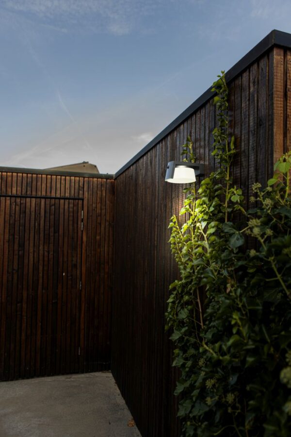 Lutec 6906001118 Moon LED Nástěnné solární venkovní světlo | Přírodní bílá | Šedá | 9,5W | 4000 K