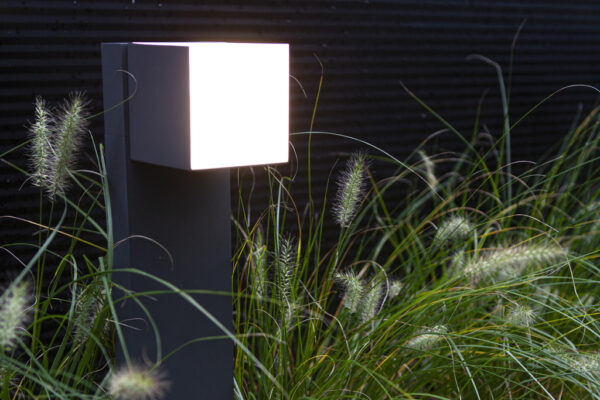 Lutec 7193805118 Cuba LED Zahradní zásuvkový sloupek | Teplá bílá | Šedá | 12W | 3000 K