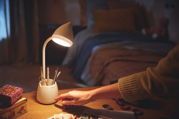 Philips 8719514443778 Hat LED Stmívatelná stojací lampa | Variabilní | Bílá | 4W