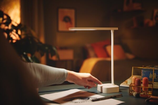 Philips 8719514443839 Tilpa LED Dotyková stolní lampa | Studená bílá | Bílá | 5W
