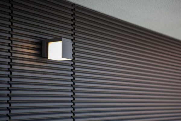 Lutec 5193803118 Cuba LED Nástěnné venkovní světlo | Teplá bílá | 12W | Šedá