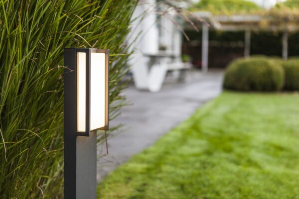 Lutec 7193001118 Qubo LED Zahradní sloupkové světlo | Teplá bílá | 18W | Šedá
