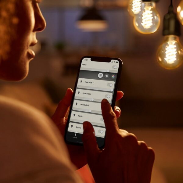 Philips Hue 8718699688882 Globe Smart LED Smart žárovka E27 | Teplá bílá | 7W