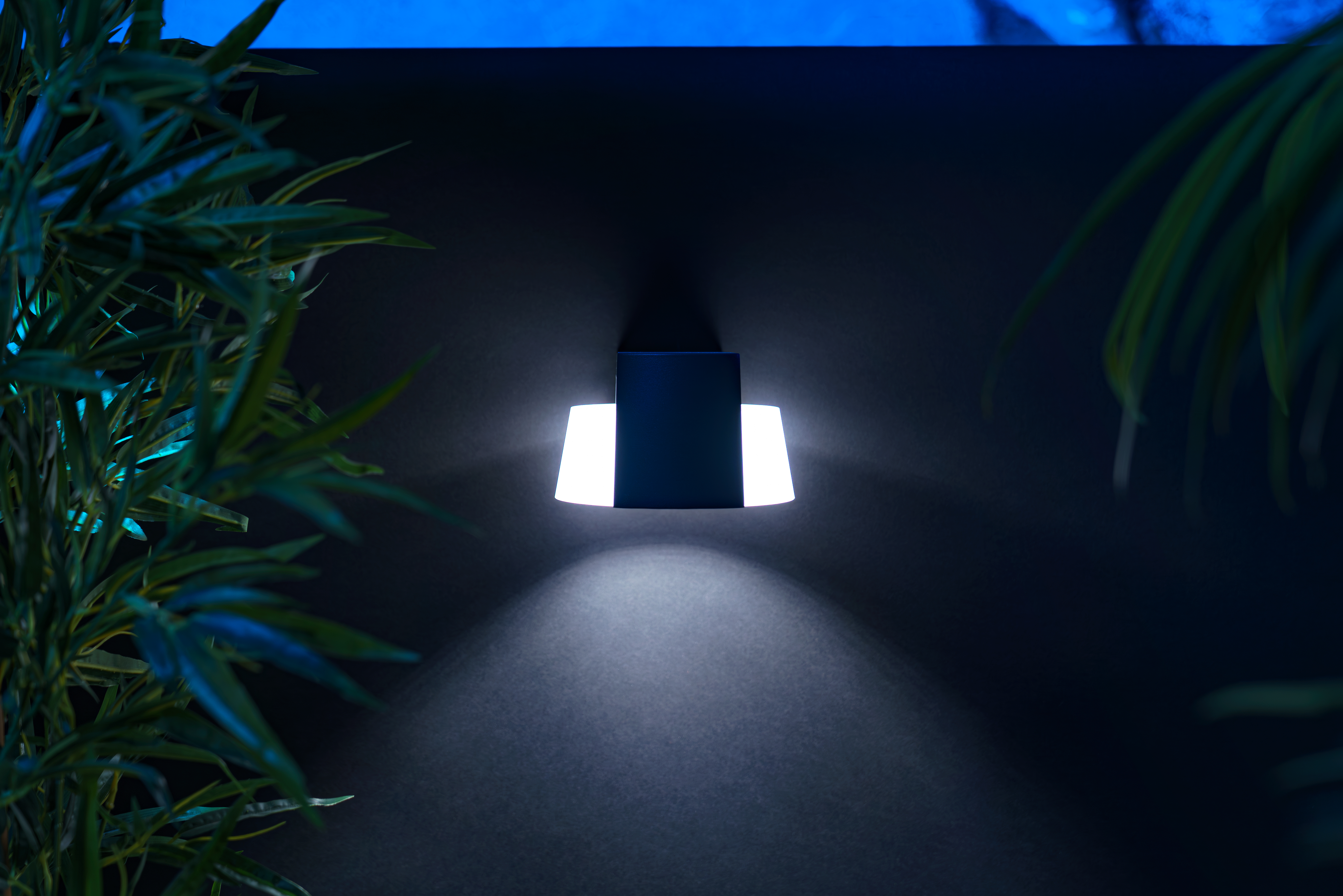 Lutec 6906001118 Moon LED Nástěnné solární venkovní světlo | Přírodní bílá | Šedá | 9,5W | 4000 K